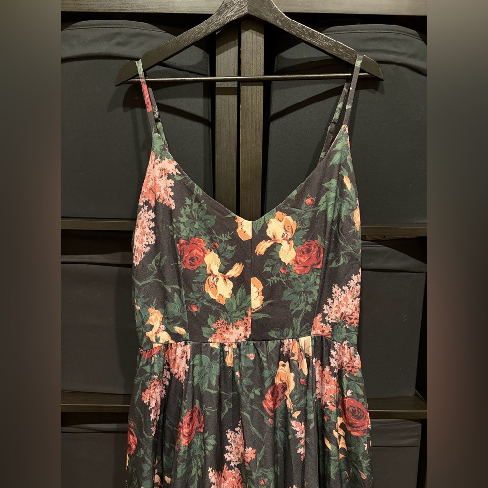 Pinup Couture PUG Amalie Dress In Dark Bella Roses Size 2XL NWT *flaw* - Picture 3 of 10